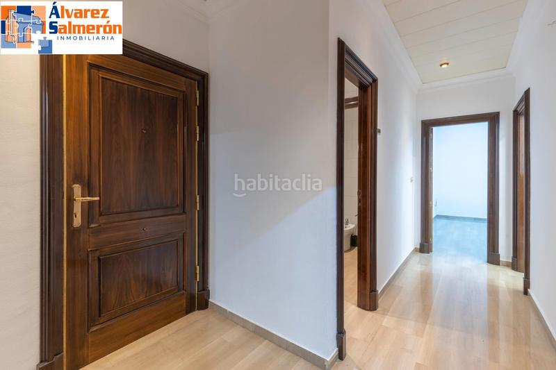 Foto d3e6bd2c-742d-4dd3-bb13-45a8bd2b4088. Oficina espacio exclusivo en pleno centro - ganivet en Granada
