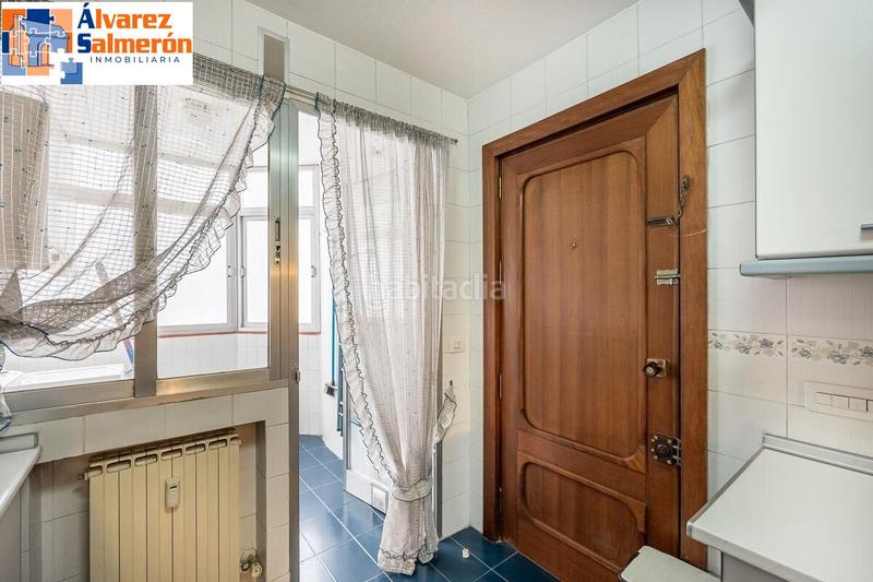 Foto 11abf7f9-cb03-40ae-acd2-fc342d37d77f. Piso  en avda. constitución en Plaza de Toros Granada