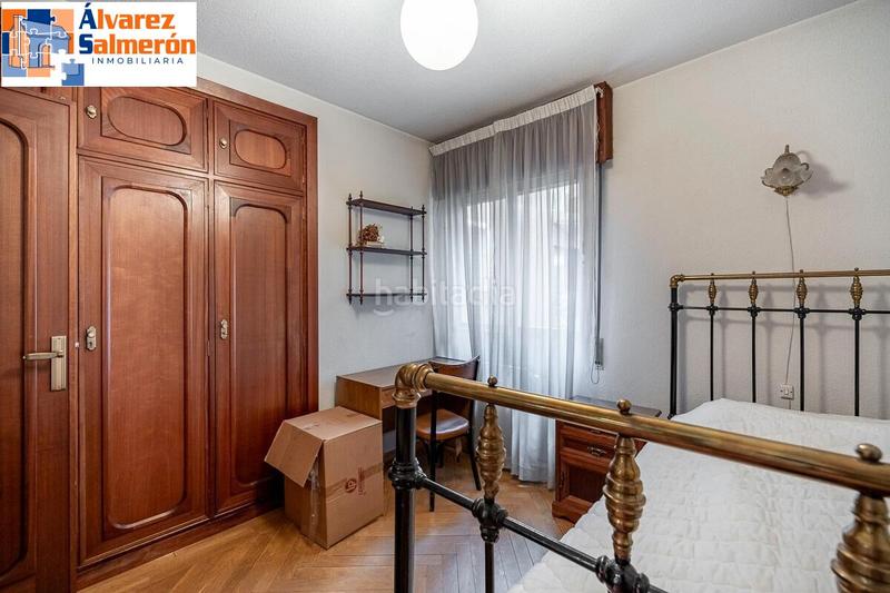 Foto 2667ee45-cfec-4156-b9bf-924517281127. Piso  en avda. constitución en Plaza de Toros Granada