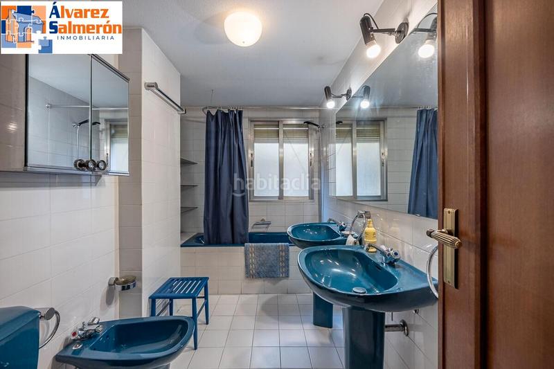 Foto 35a71bca-e5f5-4b86-a1a1-e7cb6fed8861. Piso  en avda. constitución en Plaza de Toros Granada