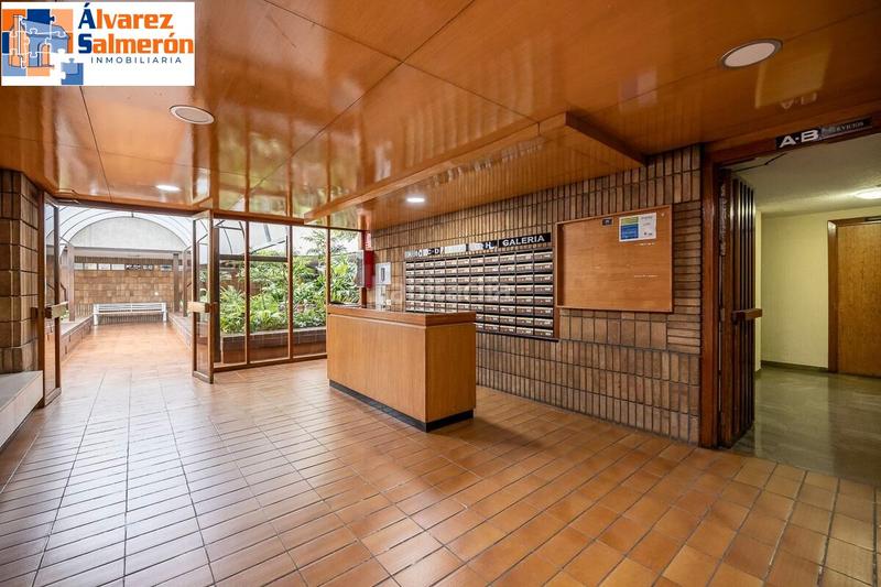 Foto 9ce376d1-180b-426e-9c08-36d50fcfe77a. Piso  en avda. constitución en Plaza de Toros Granada