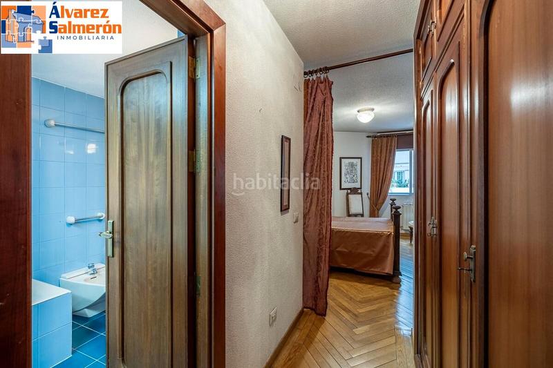 Foto c4336eb0-c5b9-41a7-b276-f321deb2c68f. Piso  en avda. constitución en Plaza de Toros Granada