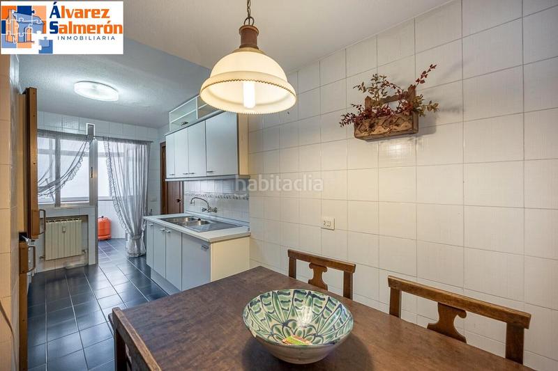 Foto ccb9a21b-7ad3-4c0b-b66e-a5d421b2161e. Piso  en avda. constitución en Plaza de Toros Granada