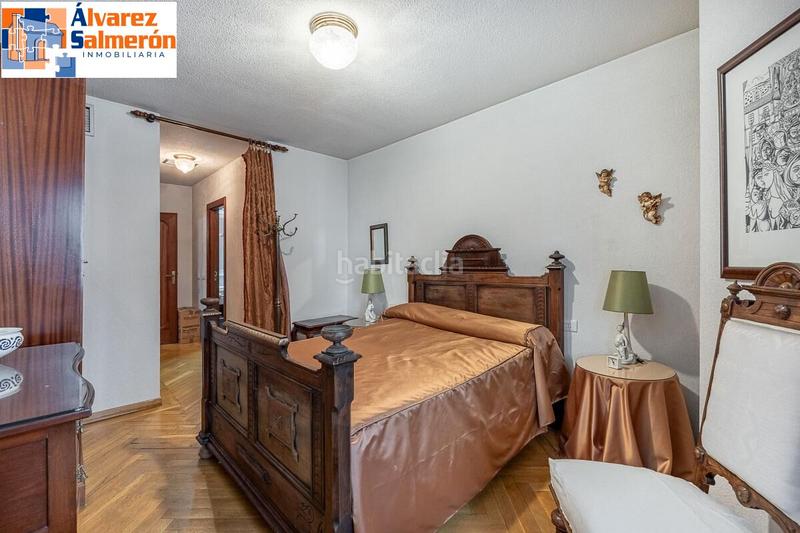 Foto d608bfce-e8f6-4795-8bb2-d7c7fd9585a6. Piso  en avda. constitución en Plaza de Toros Granada