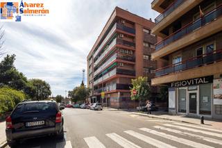 Pis  Calle rector marin ocete. Piso rector marín ocete de cuatro dormitorios con garaje.