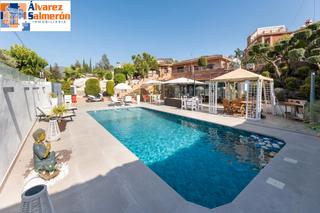 Casa  Avenida de los cerezos. ?? villa de lujo en gójar — exclusividad, espacio y estilo en un