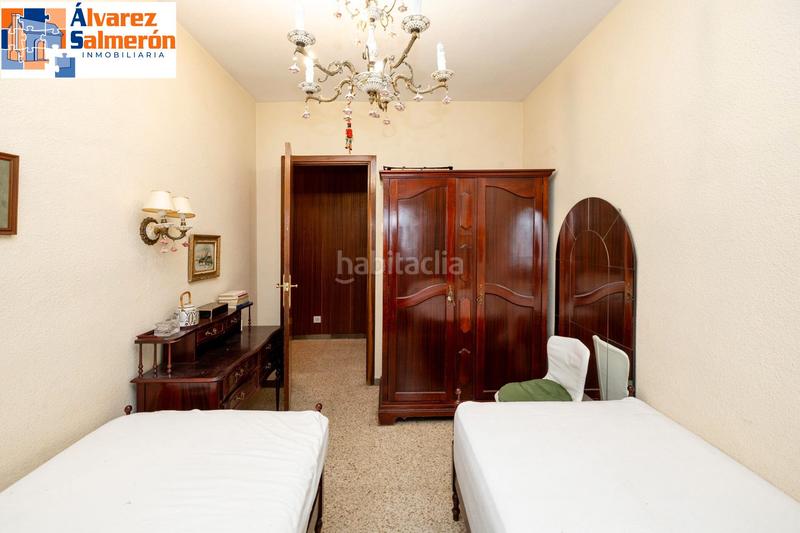 Foto b9a26381-92be-4f90-aa92-b2bd9b47f77b. Piso Camino de Ronda. piso en planta alta con 5 dormitorios, garaje y trastero, calefacción central. en Granada
