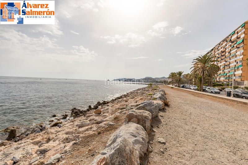 Foto c59e4cc3-a504-4705-8986-c65cf6f75d43. Piso oportunidad única en la costa tropical: piso de 4 dormitorios en primerísima línea de playa en Almuñécar