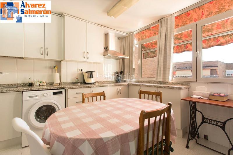 Foto bdf7dc16-0a7a-42e0-bdf6-9263f09a29d6. Pis amb calefacció aparcament a Fígares Granada