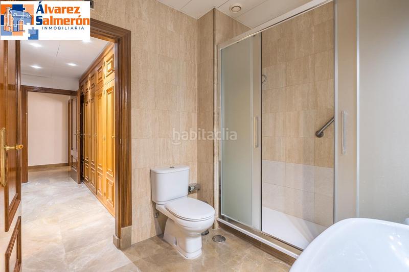 Foto 79fc2446-ba24-4a47-8a2e-9734daf6c14b. Piso fantastico piso en angel ganivet en San Matías - Realejo Granada