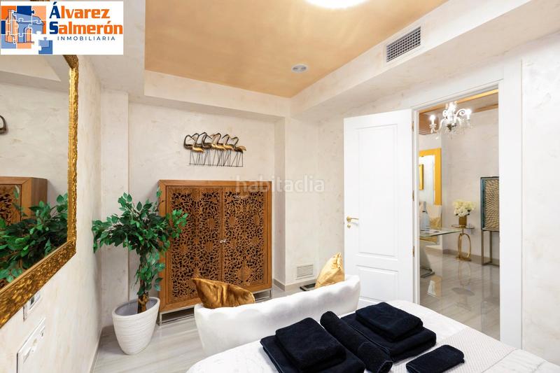 Foto 0ca751bd-b7da-4ed6-8e38-e2773b40f750. Piso espectacular piso con licencia turística en pleno centro , situado en la plaza más emblemática de la ciudad en Granada