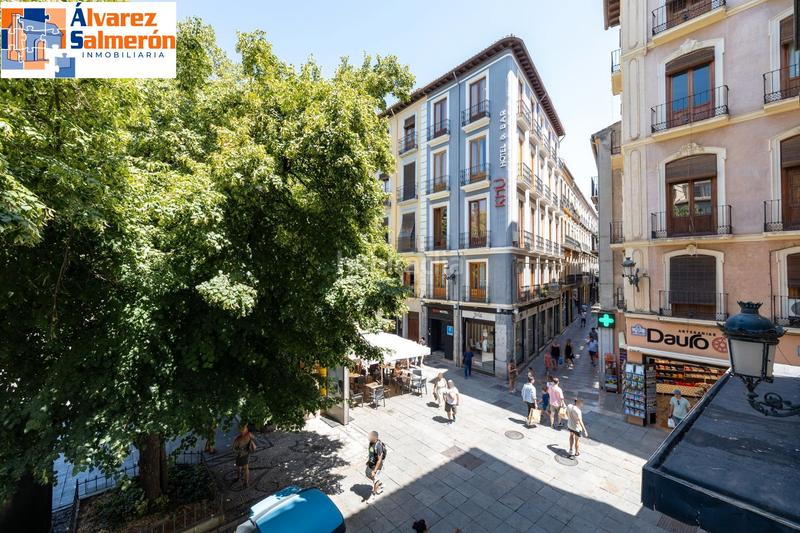 Foto 0f91a301-0930-4f32-9ded-93c583b4fb98. Piso espectacular piso con licencia turística en pleno centro , situado en la plaza más emblemática de la ciudad en Granada