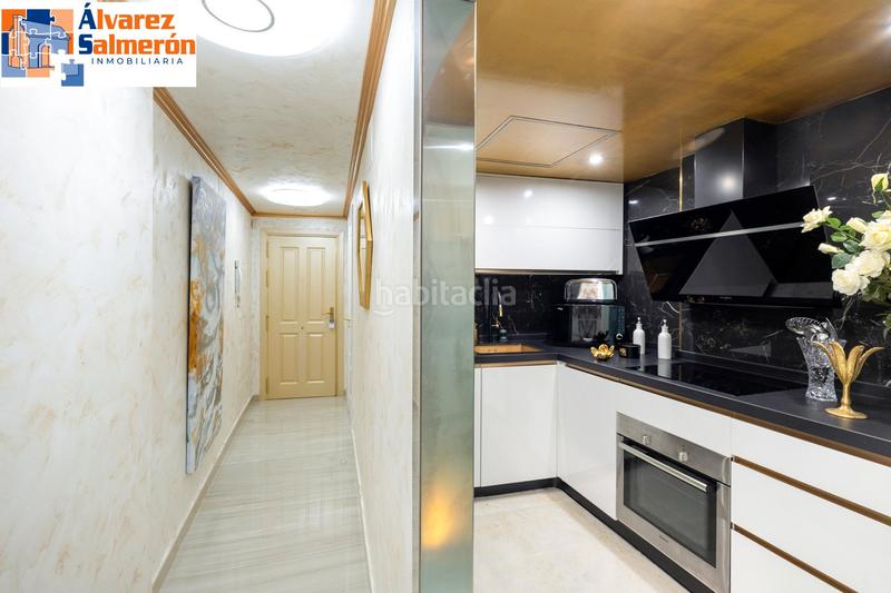 Foto f2d2e1e7-7b70-47db-9bf1-d76bbf445062. Piso espectacular piso con licencia turística en pleno centro , situado en la plaza más emblemática de la ciudad en Granada