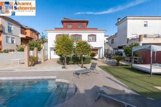Xalet  Calle rosalía de castro. ?? exclusiva villa con energía solar, apartamentos turísticos y