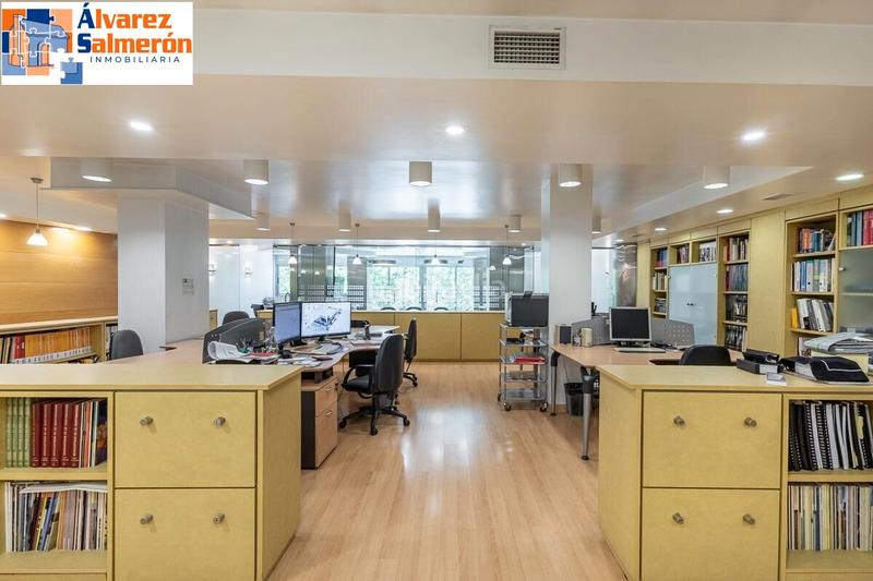 Foto 50210a3a-a20f-455e-b0c7-19c0e130f466. Geschäftsraum in plaza de carretas 5 in San Matías - Realejo Granada