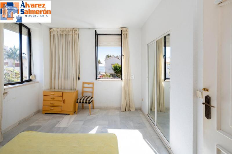 Foto b8a0a371-8245-41ba-b4c2-a0b95bd24136. Casa pareada magnifica casa pareada en calahonda en Motril