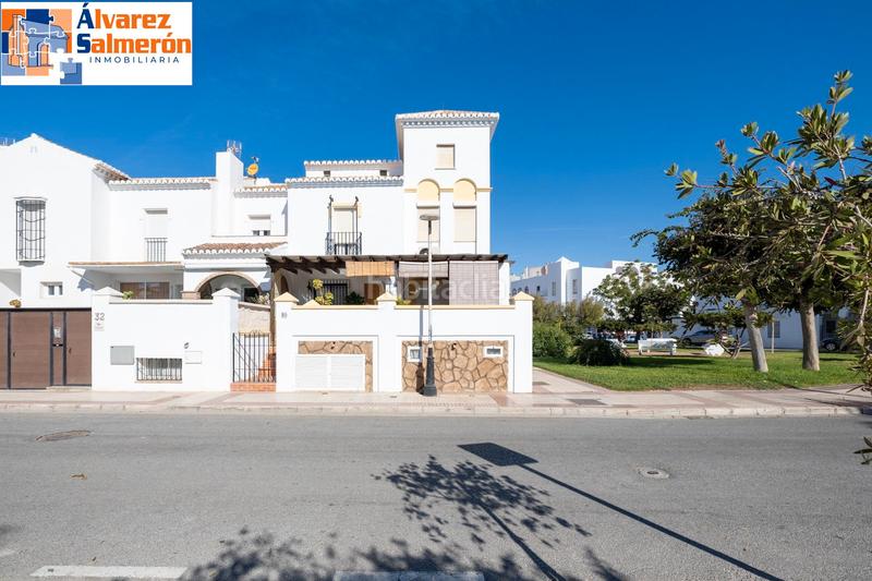 Foto f1b4a439-e539-48f3-bee5-463ad6cf7df2. Casa pareada magnifica casa pareada en calahonda en Motril