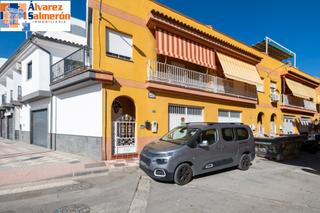 Casa  Calle aconcagua. Amplia casa en esquina en maracena. zona de residencia de mayore