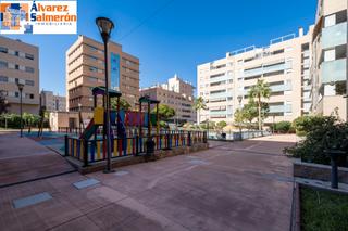 Appartement  Plaza catedrática asunción linares. Fantástico piso en urbanización con piscina, garaje y trastero