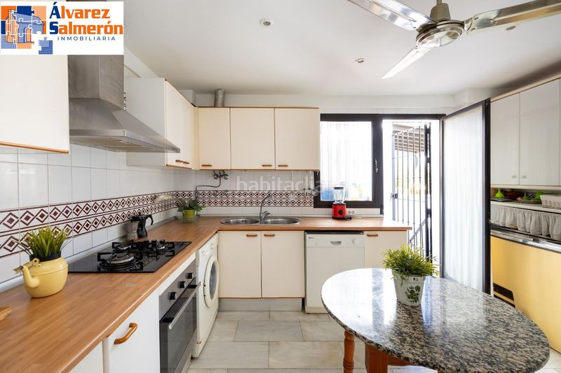 Foto 3b8f4f38-5fd6-40a0-b5d0-3763f2c3bad5. Casa aparellada a Calahonda - Carchuna Motril