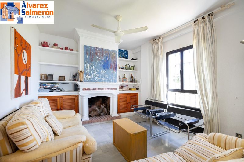 Foto a6b143c6-30c9-42a5-ab9c-8a1e7492429c. Casa aparellada a Calahonda - Carchuna Motril