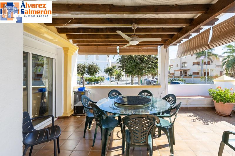 Foto ac79512a-2ce7-4d87-81e5-cf70d545f8c8. Casa aparellada a Calahonda - Carchuna Motril