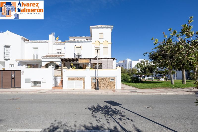 Foto ef08acb5-8043-4089-a39e-d8e774ea5a85. Casa aparellada a Calahonda - Carchuna Motril