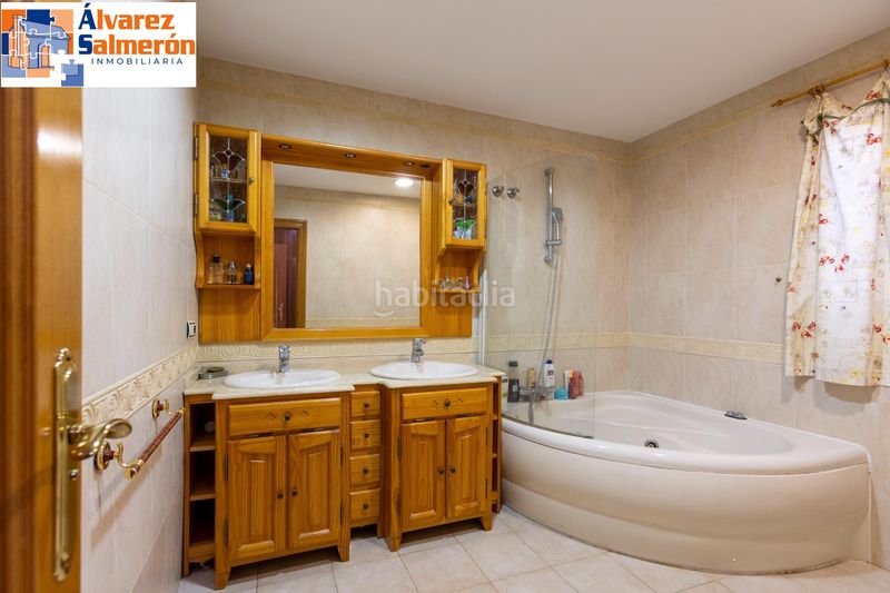 Foto 2da69a75-e2e0-4c96-a657-b7fa82f16f23. Xalet amb calefacció aparcament piscina a Motril ciudad Motril