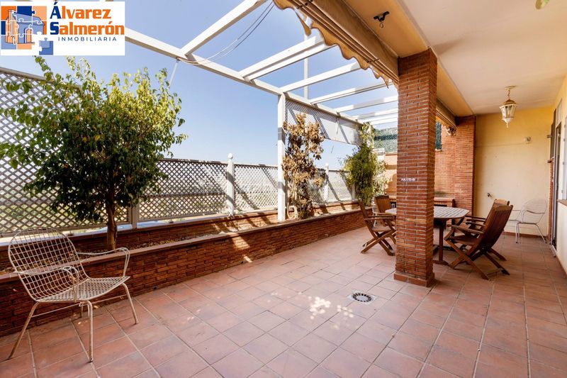 Foto 84ba9c27-29f3-41e1-a9e9-a4016ff7b0dc. Casa adossada amb calefacció aparcament piscina a Granada
