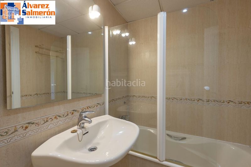 Foto 86494638-e4b0-486d-9bb2-0a6ffe3d7999. Casa adossada amb calefacció aparcament piscina a Granada