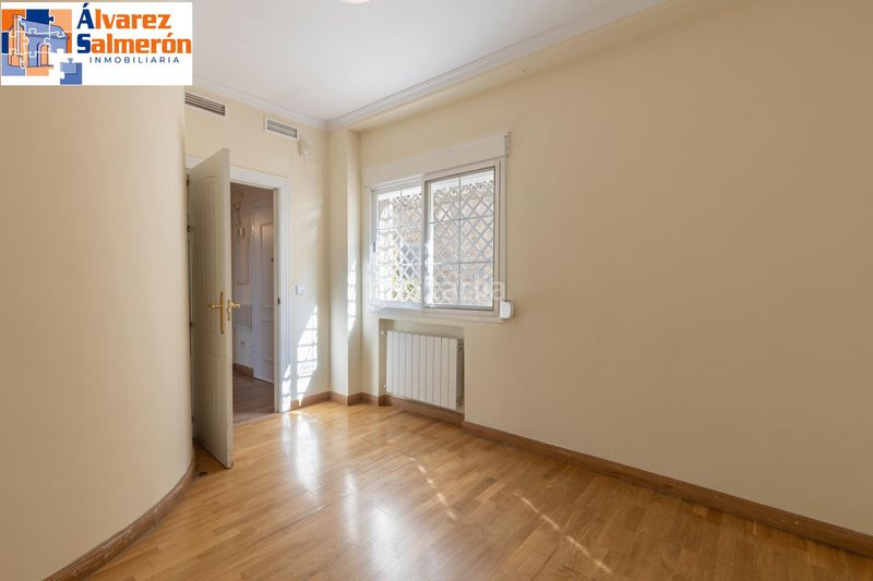 Foto a6729fe3-bfde-43d0-a51c-94da53988268. Casa adossada amb calefacció aparcament piscina a Granada