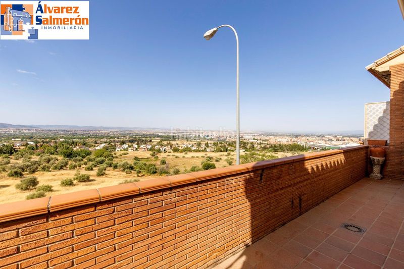 Foto f6701926-2583-416d-82fb-27336834f814. Casa adossada amb calefacció aparcament piscina a Granada