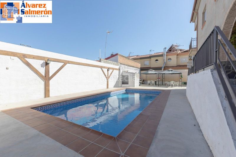 Foto 640f88f2-892c-4566-afdd-7a55354b43b6. Casa adossada amb calefacció aparcament piscina a Ogíjares