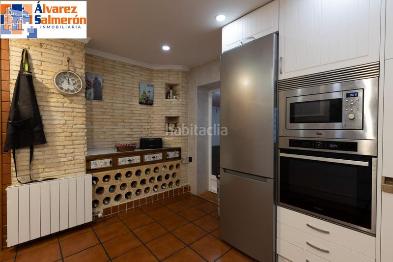 Foto 7a0b5f27-6a64-4458-9e69-c1076813a1af. Casa adossada amb calefacció aparcament piscina a Ogíjares