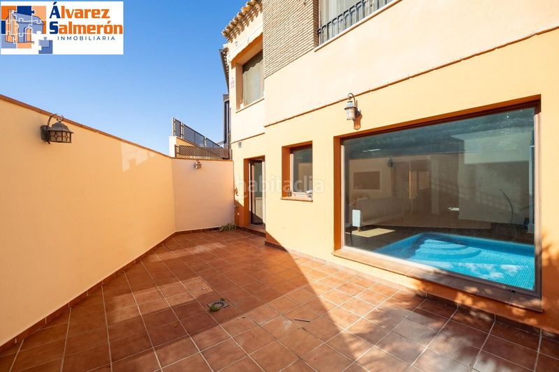 Foto 2096bb69-495b-4c92-bd67-7bf495fe10f8. Casa adossada amb calefacció aparcament piscina a Granada