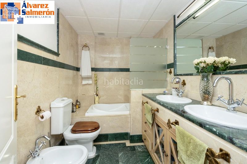 Foto 4ffa1688-83ca-4baf-a423-d251fe4f7778. Casa adossada amb calefacció aparcament piscina a Granada
