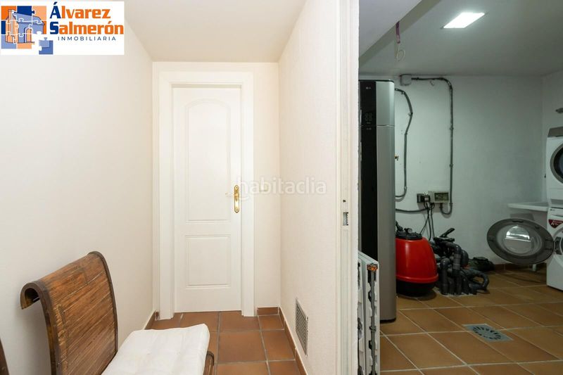 Foto 542aebef-1758-4ad1-bed9-db8740b0a229. Casa adossada amb calefacció aparcament piscina a Granada