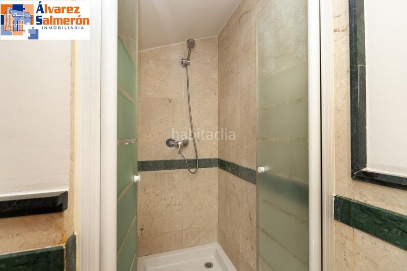 Foto c29fb6f0-6062-44d5-8f92-20af077137c9. Casa adossada amb calefacció aparcament piscina a Granada
