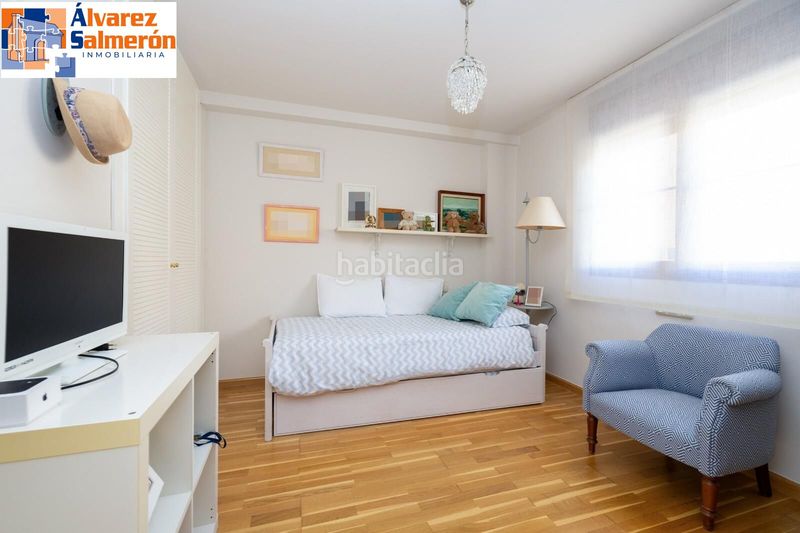 Foto d2b756b8-b860-4a45-8a68-69e8be883995. Casa adossada amb calefacció aparcament piscina a Granada