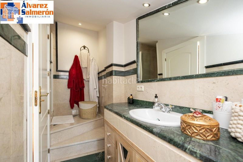 Foto ef3ede9a-5451-41d7-9d0a-3713b90af13d. Casa adossada amb calefacció aparcament piscina a Granada