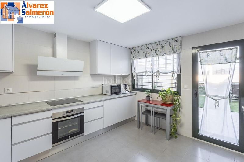 Foto acdd905d-5a81-43bb-989b-42fad5899878. Casa adossada amb aparcament piscina a San Francisco - El Chorrillo Gabias (Las)