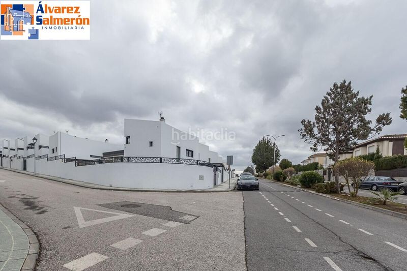 Foto 107eb958-9ea9-4d13-955f-62a5196f64a8. Casa adossada amb aparcament piscina a Albolote