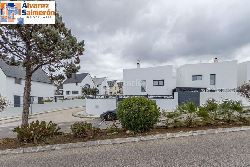 Foto 2992b5e4-ff8f-4b0b-ab84-d9daaf67edb1. Casa adossada amb aparcament piscina a Albolote