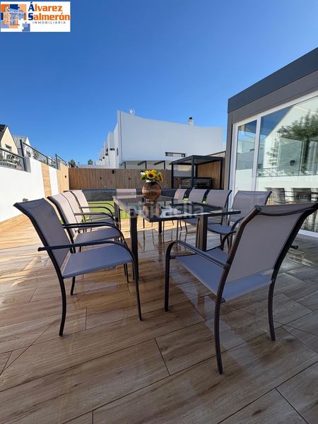 Foto 6970756e-b845-4257-bd97-6bbe09d104ad. Casa adossada amb aparcament piscina a Albolote