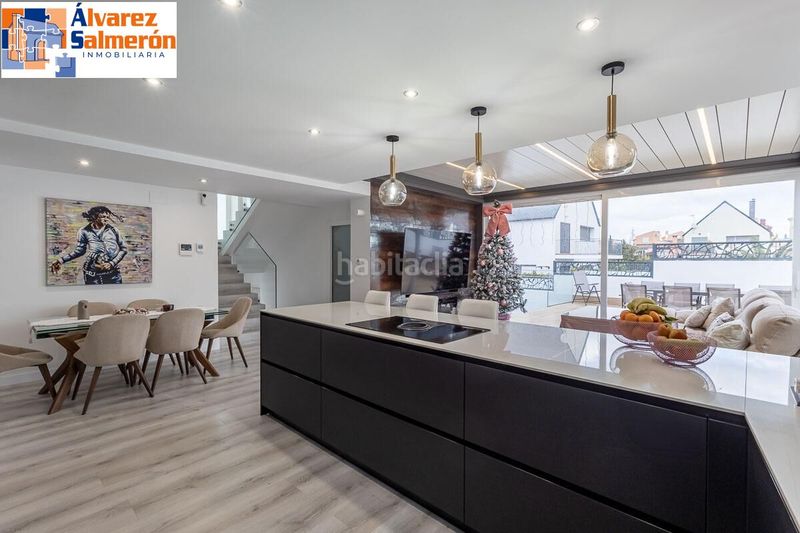 Foto 8e401d76-d8ba-40f8-8cef-502eda0f70c5. Casa adossada amb aparcament piscina a Albolote