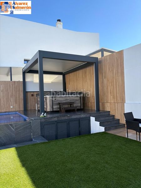 Foto d66d8896-a92b-49fd-ab87-5ac61c26ee50. Casa adossada amb aparcament piscina a Albolote