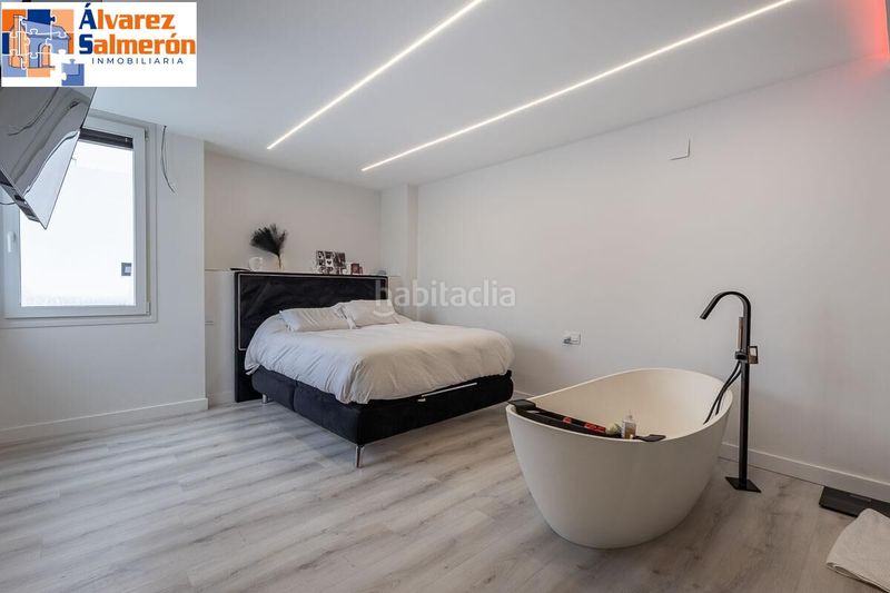 Foto ed593d50-6c6b-41c0-85bf-b26a9ed77e20. Casa adossada amb aparcament piscina a Albolote