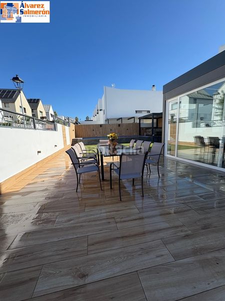 Foto fdfa80c8-7939-49c2-a1d5-a120b0d82f36. Casa adossada amb aparcament piscina a Albolote