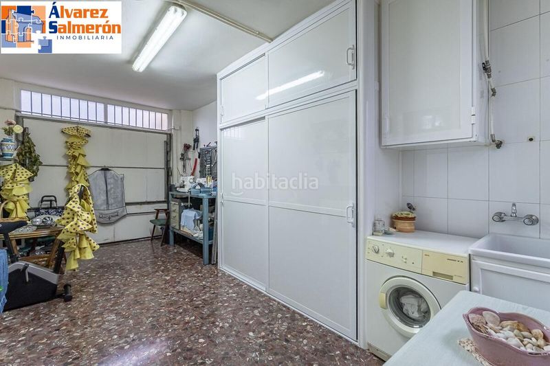 Foto 0dc4cbbe-f2cf-4ddc-908b-c5cdfb21f870. Casa amb aparcament a Bola de Oro Granada