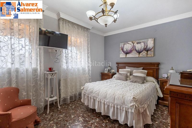 Foto 26b9d893-7ebe-4e7b-864c-e35b4b5970df. Casa amb aparcament a Bola de Oro Granada